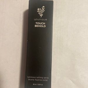 Younique Touch Behold Luminous Setting Spray